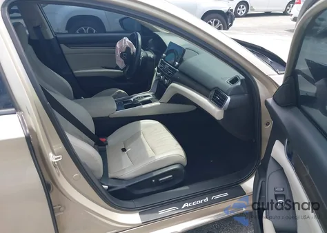 2018 Honda Accord Touring 2.0T z USA, uszkodzony, nr VIN 1HGCV2F92JA032736